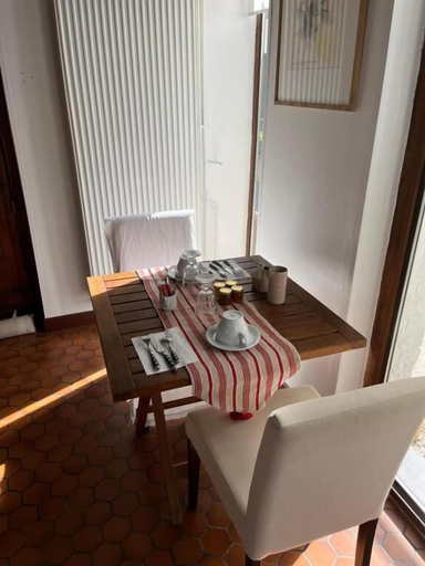 Dining 3, FERME DE LA PLACE, Nord
