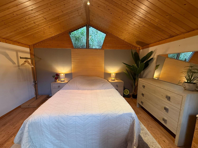 Bedroom 3, Le Petit Chalet avec hottub., Oost-Vlaanderen