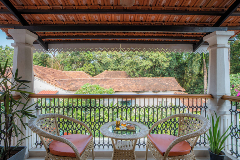 Outdoor dining 3, ELIVAAS Lumin 4 BHK with Pool in Arpora, North Goa