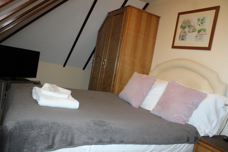 Bedroom 2, The Trooper Inn, Hampshire
