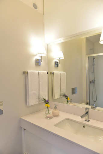 Bathroom 3, The Castle House, Lamego