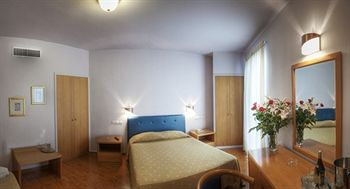 Others 4, Iniohos Hotel, Attica