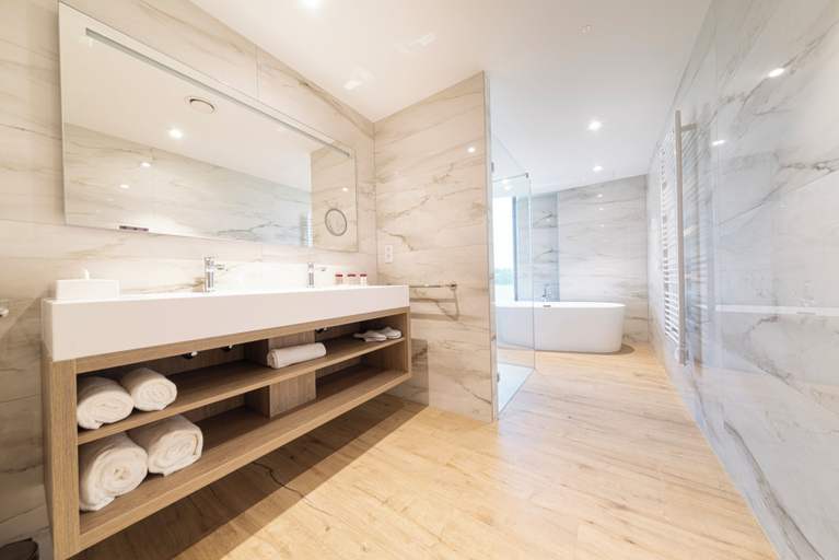 Bathroom 4, Hotel du Bois d'Arlon, Luxembourg