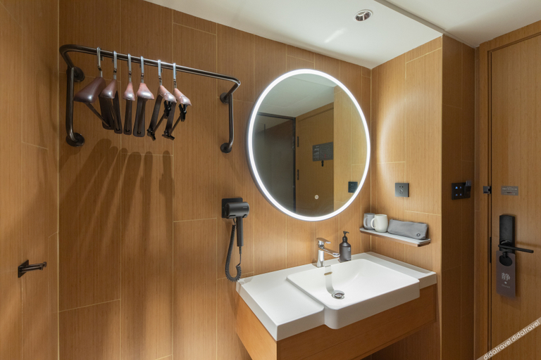 Bathroom 4, Ji Hotel (Beijing Panjiayuan), Beijing