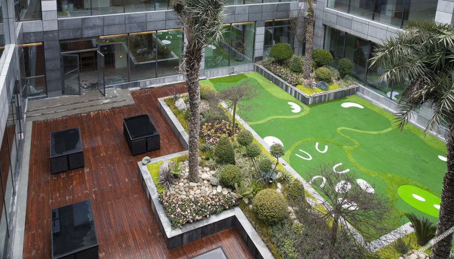Exterior & Views