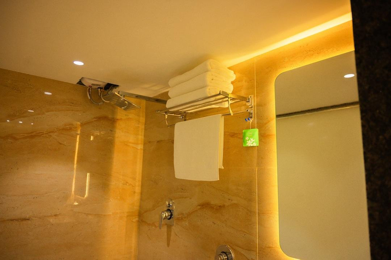 Bathroom, Privilon Hotel SBR, Ahmadabad