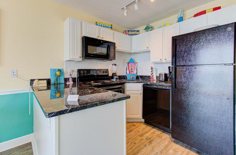 Private kitchen 2, 1003 Ocean Breeze 1 Bedroom Home, New Hanover