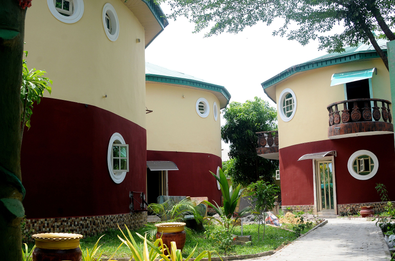 Exterior & Views