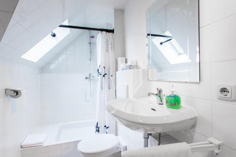 Bathroom 3, Hotel zum Rednitzgrund, Fürth