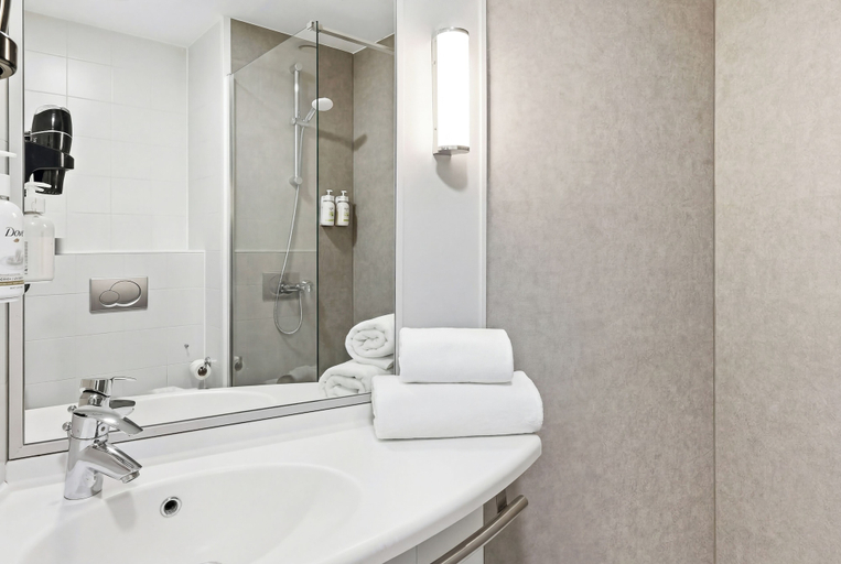 Bathroom 5, B&B Hotel Barcelona Mataró, Barcelona