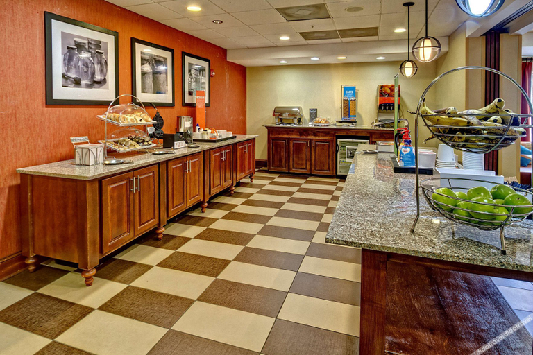 Food & Drinks 4, Hampton Inn Cleveland, MS, Bolivar
