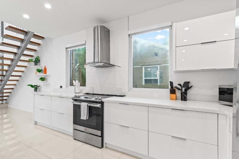 Private kitchen 4, Villa Amalfi New Villa Heated Pool, Broward