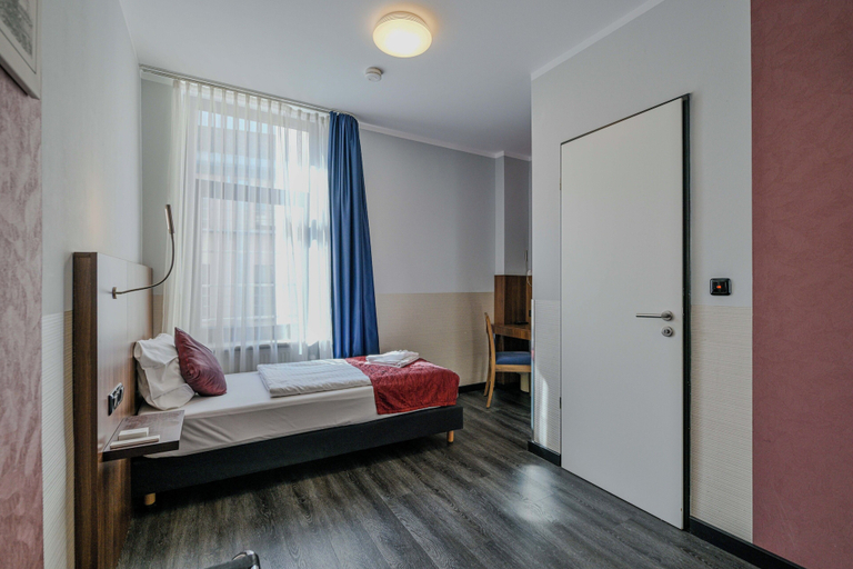 Bedroom 4, Ramada by Wyndham Frankfurt Central Station, Frankfurt am Main
