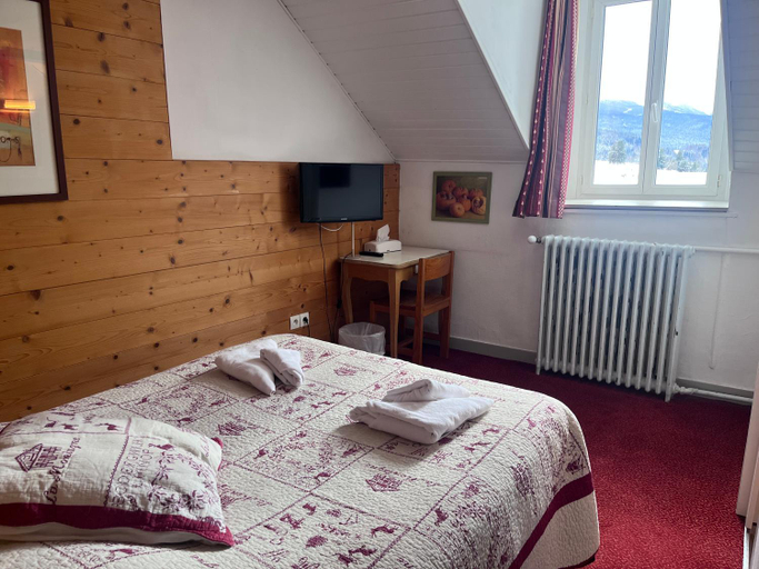 Bedroom 2, Hotel du Centre, Isère