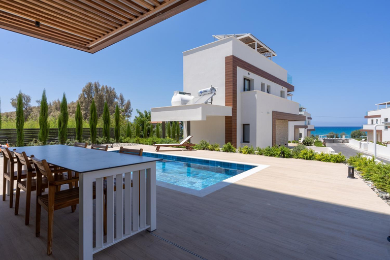 Sport & Beauty 2, Santa Barbara Seafront villas w jacuzzi pool