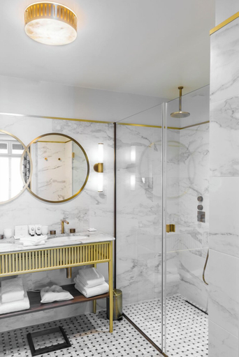 Bathroom 5, Grand Powers, Paris