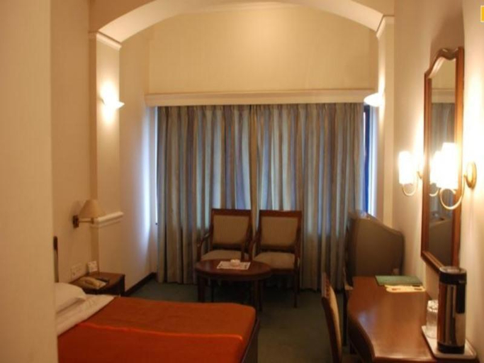 Bedroom 5, Hotel Crystal Palace, Meerut