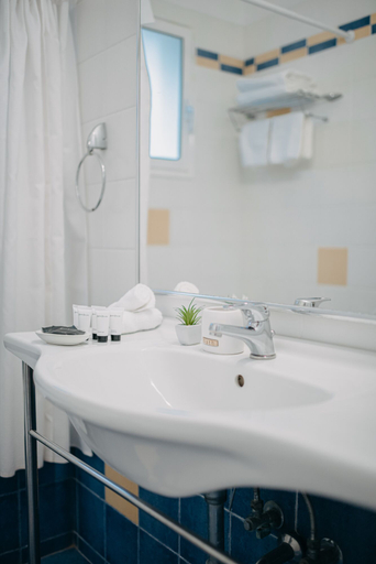 Bathroom 5, Corinthian Village, Peloponnese