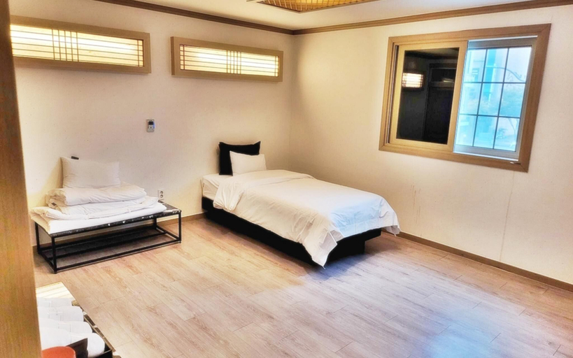 Bedroom 2, Suncheon Hotel Daily, Suncheon