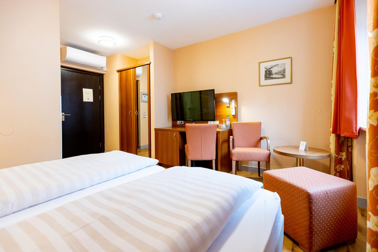 Bedroom 3, Hotel Alter Kranen, Würzburg