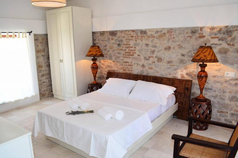 Bedroom 3, Kucukkoy Otel, Ayvalık