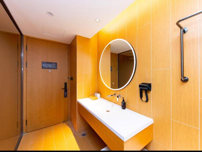 Bathroom 4, Ji Hotel(Shanghai Lujiazui Mall Road store), Shanghai