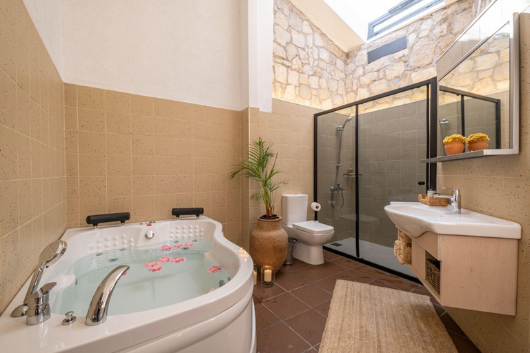 Bathroom 3, MANEJ URLA, Seferihisar