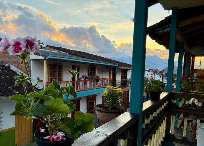 Exterior & Views