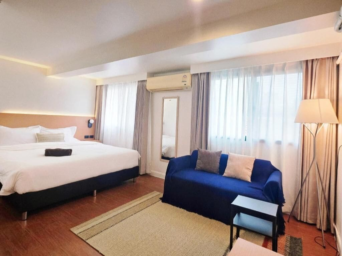 Room 5, Baan Rak, Wattana