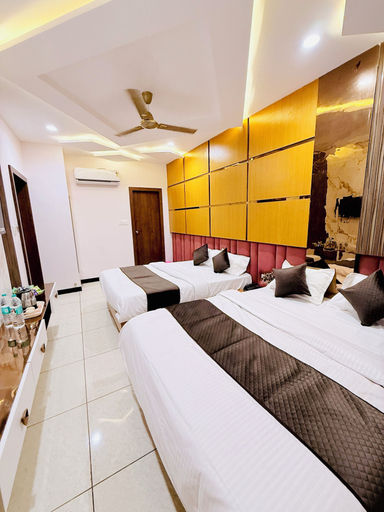 Room 5, Hotel Hira Palace, Ujjain