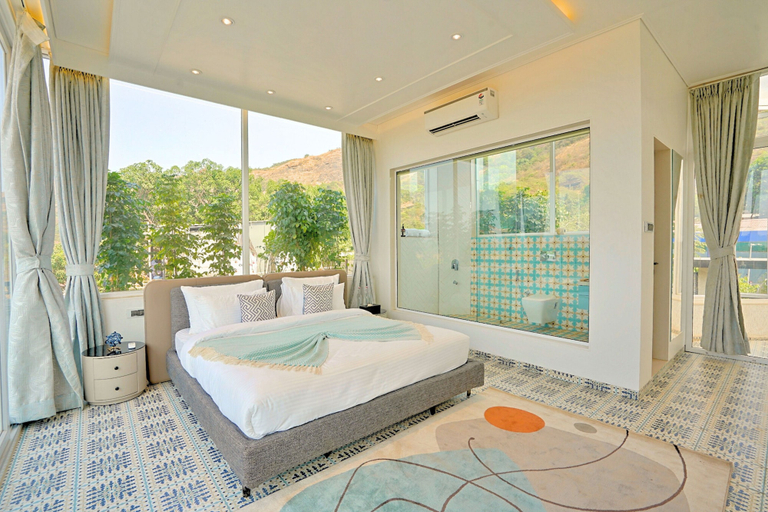 Room 3, ELIVAAS Meraki Luxe 6BHK Glass Villa, Pune