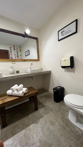 Bathroom 4, Hotel Montañita, Santa Elena
