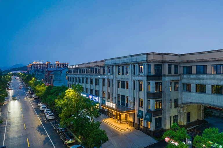 Exterior & Views