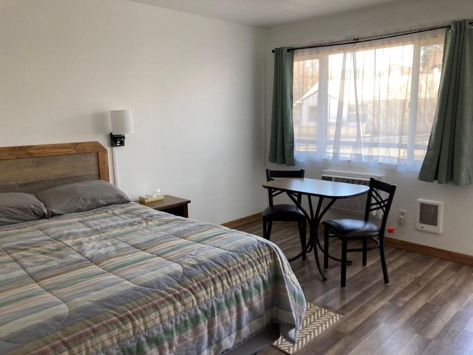 Bedroom 5, The John Day Motel, Grant