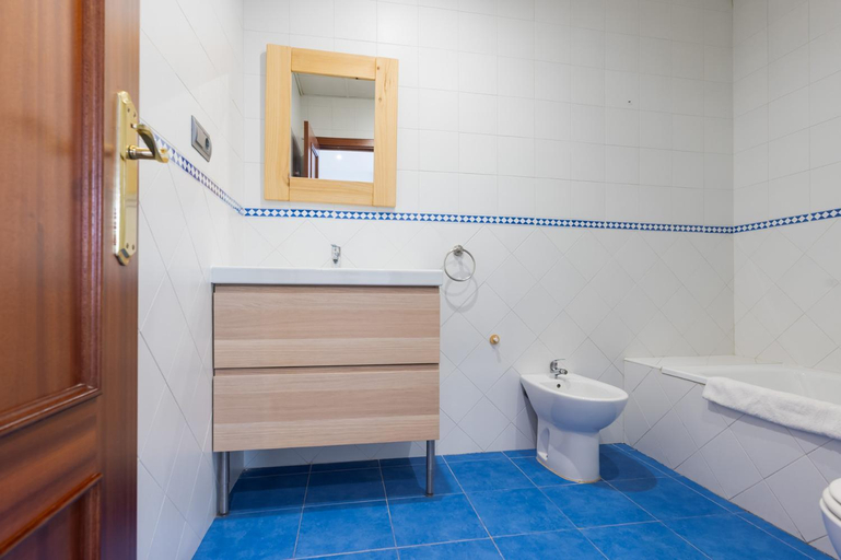 Bathroom 3, Aticos Lux Sevilla Piscina Parking, Sevilla