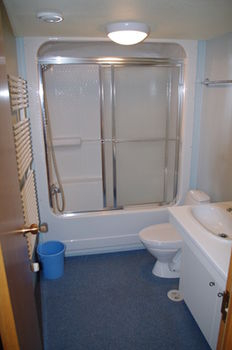 Bathroom 5, Start Hostel, Reykjanesbær