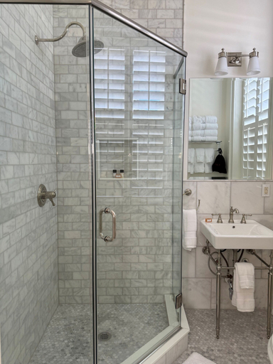 Bathroom 4, Hotel Everett, Fairfield