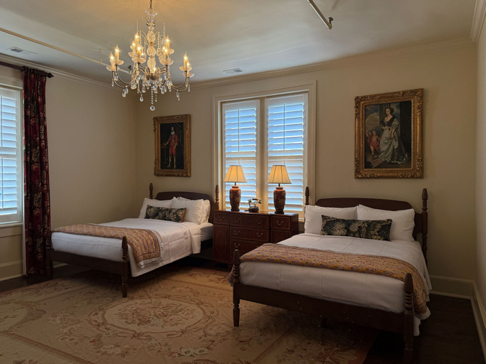 Room 3, Hotel Everett, Fairfield