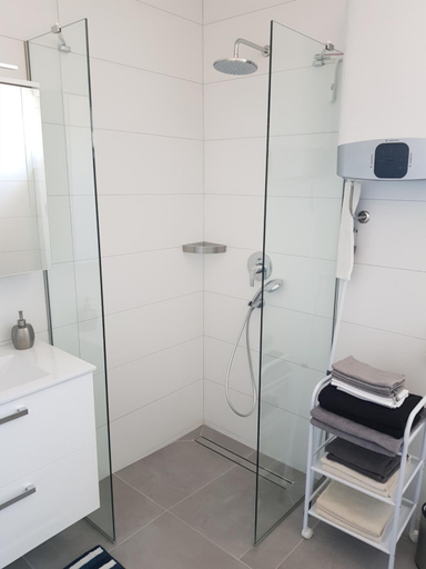 Bathroom, Villa Gabriel, Nin