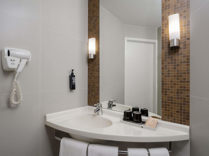 Bathroom 5, ibis Bangkok Siam, Pathum Wan