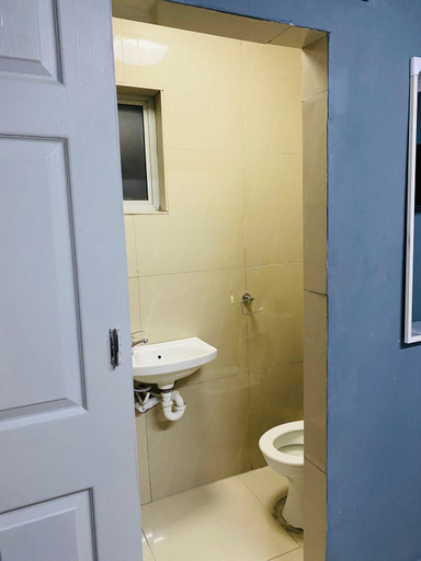 Bathroom 2, Brooklyn Queens and Kings Guesthouse, City of Cape Town