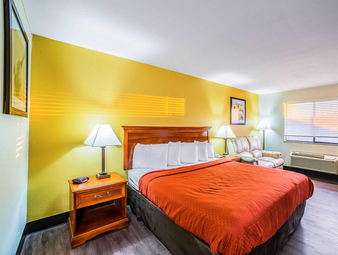 Bedroom 3, Bear Mount Inn & Suites, Sevier