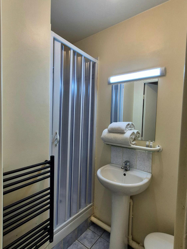 Bathroom, Residence Erasmus, Hauts-de-Seine
