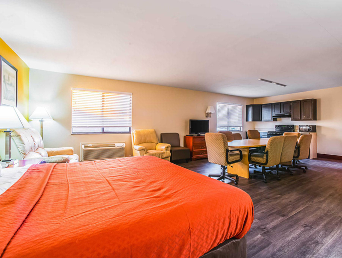 Bedroom 5, Bear Mount Inn & Suites, Sevier
