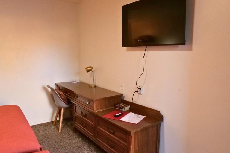 Room 2, Travelers Motel, Kane