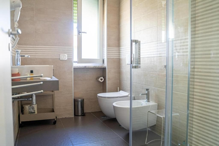 Bathroom 3, B&B hiPaestum, Salerno