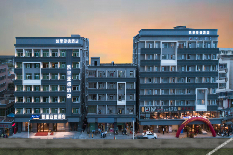 Exterior & Views