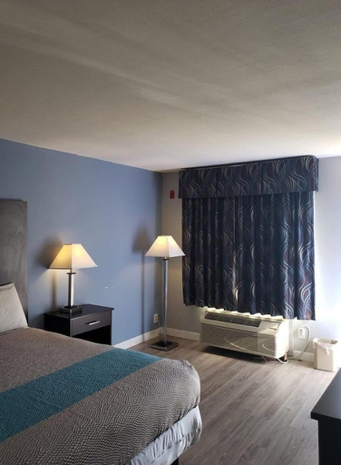 Bedroom 2, Super 8 by Wyndham Mineral Wells, Palo Pinto