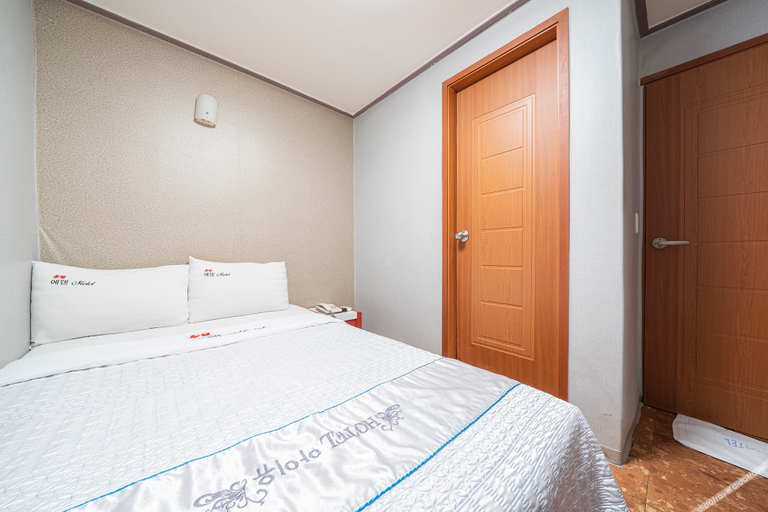 Bedroom 3, Jamsil Hive, Songpa