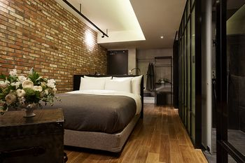 Others 5, 9 Brick Hotel, Mapo